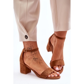 Sandales lune de miel classiques en daim camel à talons bas brun 1