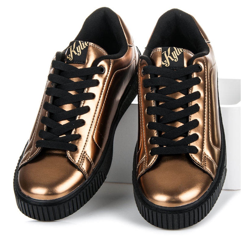 Kylie Baskets sur la plate-forme jaune 1