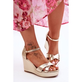 Sandales Compensées Classiques en Cuir Doré Givana 1