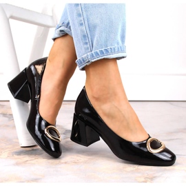 Escarpins en cuir verni pour femmes sur un talon décoratif noir Vinceza 10930 1