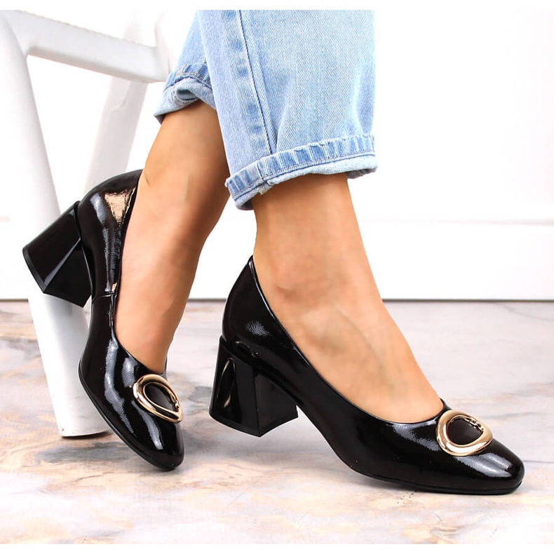 Escarpins en cuir verni pour femmes sur un talon décoratif noir Vinceza 10930 le noir 1 Escarpins en cuir verni pour femmes sur un talon décoratif noir Vinceza 10930 le noir 1