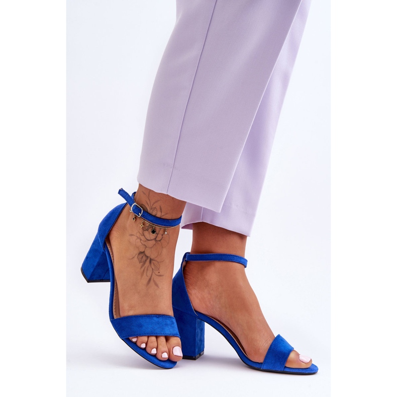 Sandales à talons hauts en daim bleues Madame 2