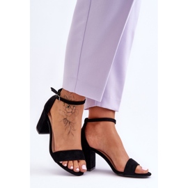 Sandales à talons hauts en daim noires Madame le noir 1