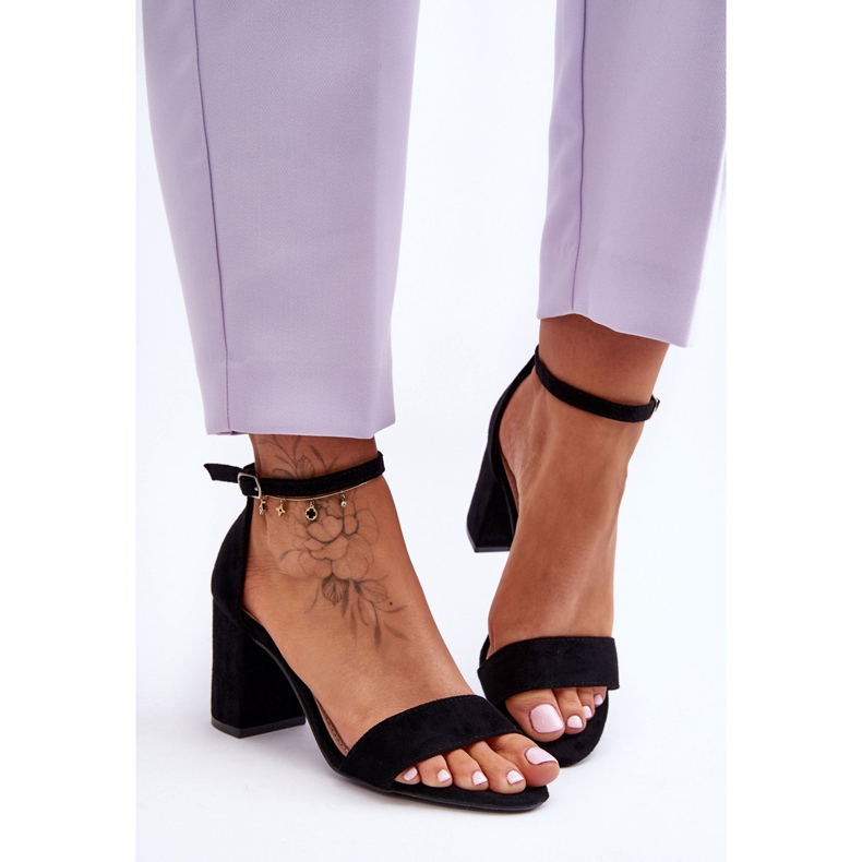 Sandales à talons hauts en daim noires Madame le noir 2