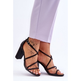 Sandales En Cuir Sur Un Talon Avec Des Rayures Noir La Meria le noir 3