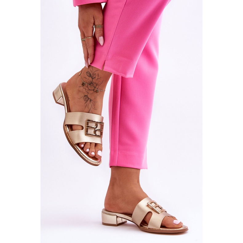 Pantoufles élégantes pour femmes avec décoration Atlantis dorée d'or 2 Pantoufles élégantes pour femmes avec décoration Atlantis dorée d'or 2