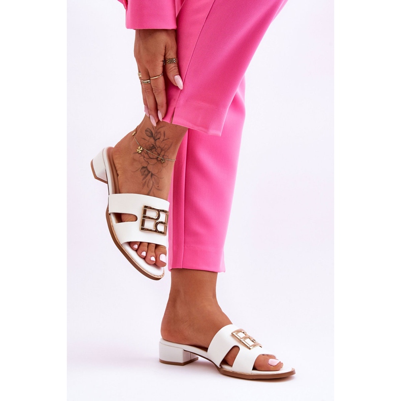 Chaussons élégants pour femmes avec décoration Atlantis blanche 1 Chaussons élégants pour femmes avec décoration Atlantis blanche 1