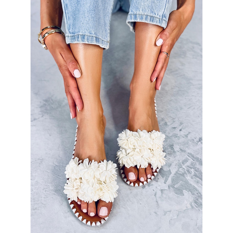 Babouches à fleurs blanches Prima 1