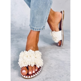 Babouches à fleurs blanches Prima 2