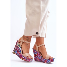 Sandales pour femmes sur un coin Malibu beige coloré 2
