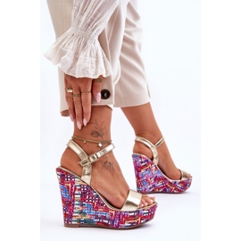 Sandales Femme Sur Un Compensé Coloré Doré Malibu d'or 4