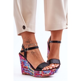 Sandales pour femmes sur un coin coloré noir Malibu le noir 1