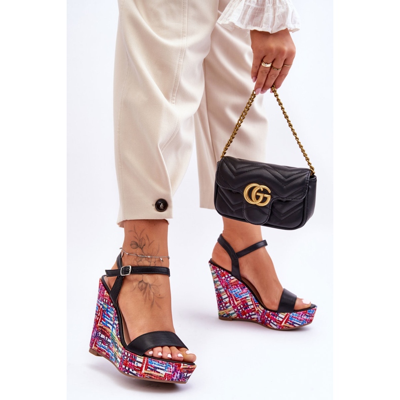 Sandales pour femmes sur un coin coloré noir Malibu 2