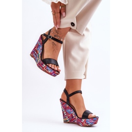 Sandales pour femmes sur un coin coloré noir Malibu le noir 3
