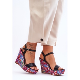 Sandales pour femmes sur un coin coloré noir Malibu le noir 6