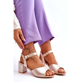 Vinceza Sandales de l'éco-cuir des femmes sur le poste métallique doré d'or 5 Vinceza Sandales de l'éco-cuir des femmes sur le poste métallique doré d'or 5