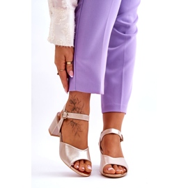 Vinceza Sandales de l'éco-cuir des femmes sur le poste métallique doré 1