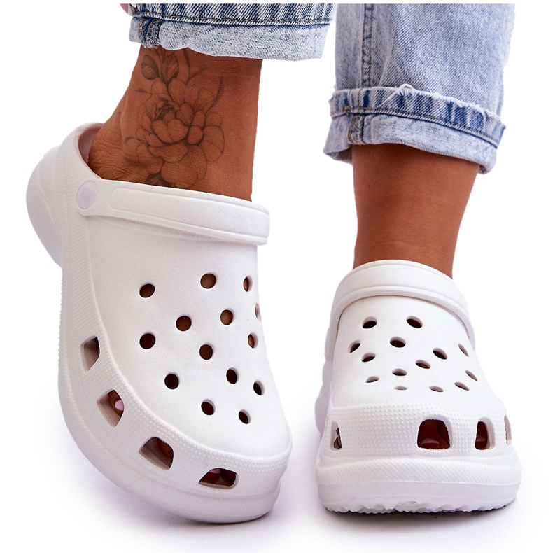 Foam Slides Crocs On A Chunky Sole Blanc Katniss 4