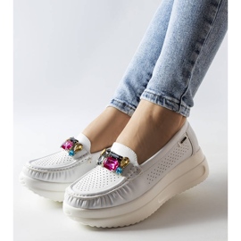 Mocassins blancs avec cristaux de Gisella blanche 1
