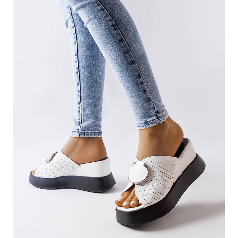 Sandales compensées blanches à ornements Degna 2