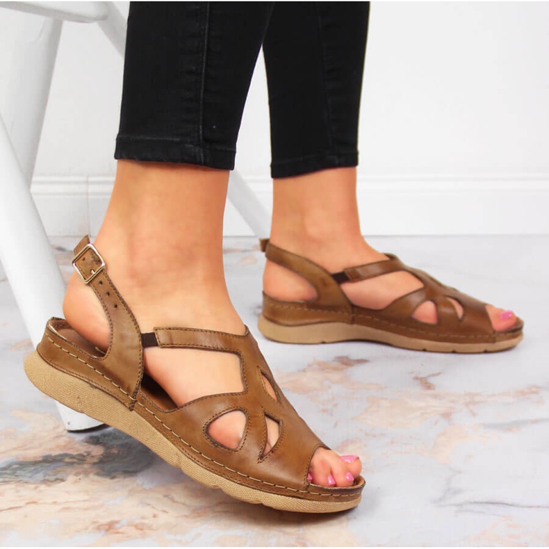 Sandales en cuir pour femmes avec élastique marron Dolce Pietro brun 2 Sandales en cuir pour femmes avec élastique marron Dolce Pietro brun 2