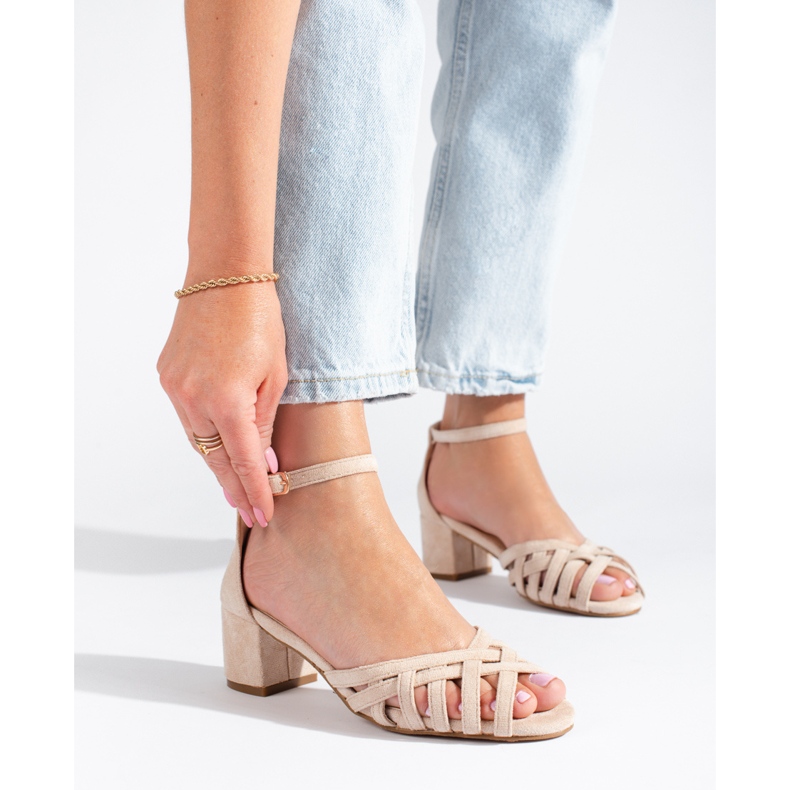 Sandales à talons bas en daim Shelovet beiges 1