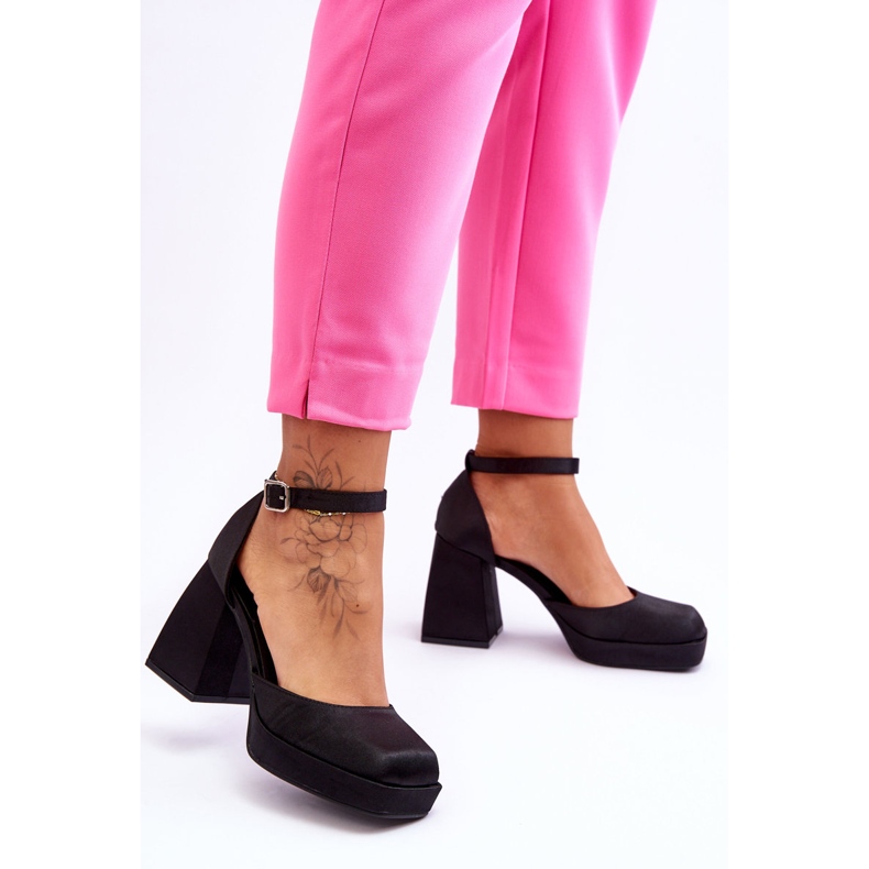 Escarpins à la mode sur des talons massifs Black Sandia noir 1