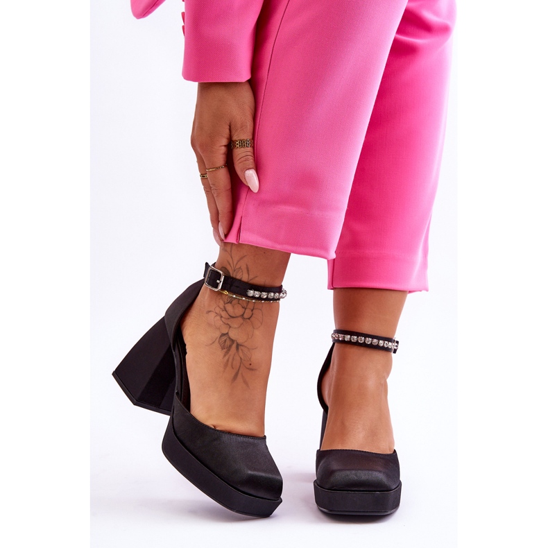 Escarpins à la mode sur des talons massifs avec des zircons Black Adel noir 1