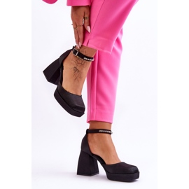 Escarpins à la mode sur des talons massifs avec des zircons Black Adel le noir 2