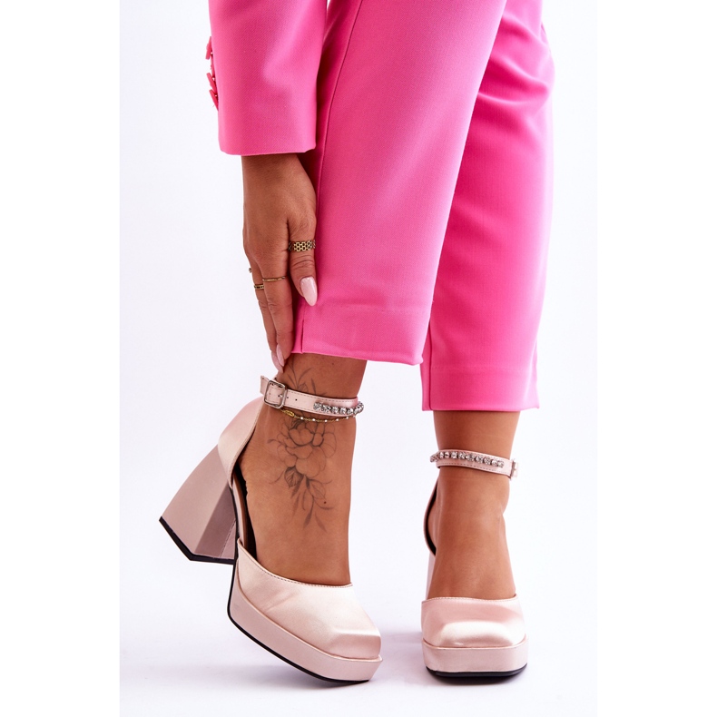 Escarpins à la mode sur talons massifs avec zircons beige Adel 2