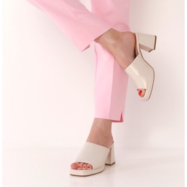 Sandales perlées pour femmes sur le poteau avec une bande élastique Sergio Leone KL322 beige 2 Sandales perlées pour femmes sur le poteau avec une bande élastique Sergio Leone KL322 beige 2