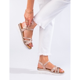 Sandales confortables sur une semelle compensée basse Shelovet beige et or d'or 1