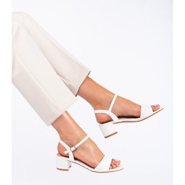 Sandales blanches pour femmes sur le poteau Shelovet 1