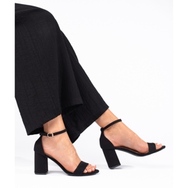 Sandales classiques pour femmes sur un poteau Shelovet beige noir 1