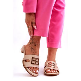 Tongs beiges élégantes pour femmes avec décoration dorée 5