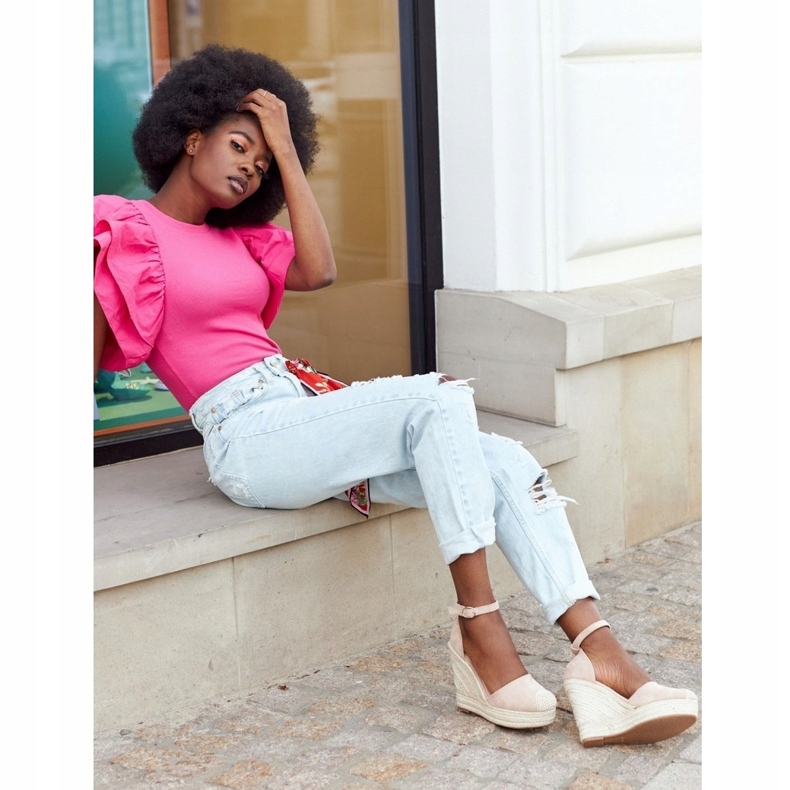 Sandales compensées beiges avec tresses 4