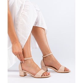 Sandales classiques élégantes pour femmes sur un talon bas Shelovet beige 1 Sandales classiques élégantes pour femmes sur un talon bas Shelovet beige 1