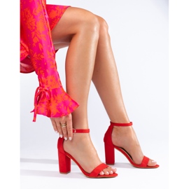 Sandales à talons hauts en daim rouge de Shelovet 1