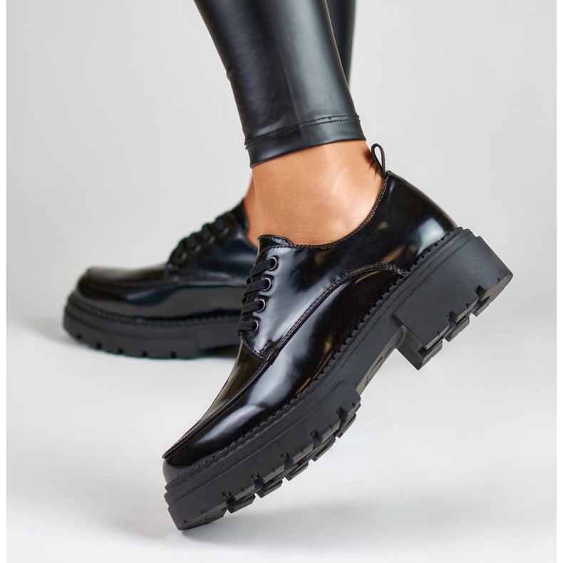 La.Fi Chaussures à lacets laquées noires le noir 1