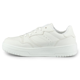 Les baskets classiques blanches d'Emili 6