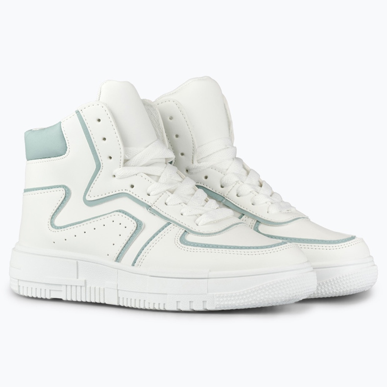 Chaussures de sport blanches au dessus de la cheville 1