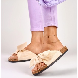 Chaussons beiges classiques avec un nœud 6