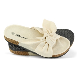 Chaussons beiges classiques avec un nœud 2