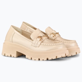 Chaussures à plateforme beiges laquées 1