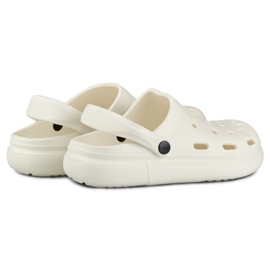 Pantoufles blanches confortables et douces pour femmes 1