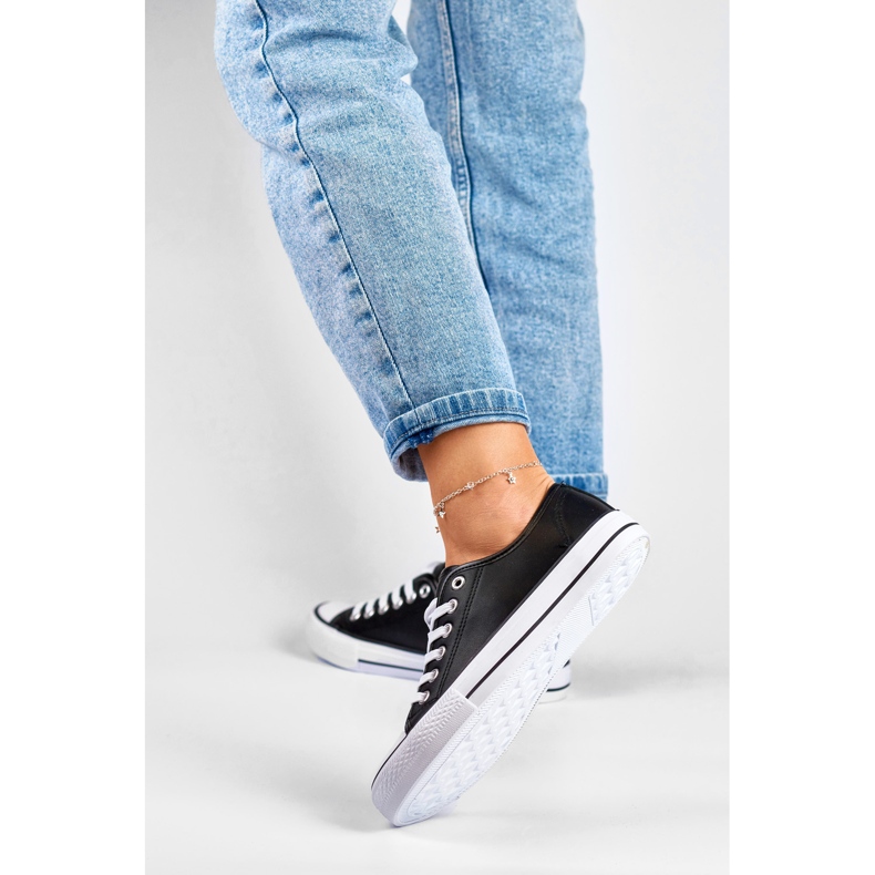 Baskets noires en éco-cuir pour femmes le noir 2 Baskets noires en éco-cuir pour femmes le noir 2