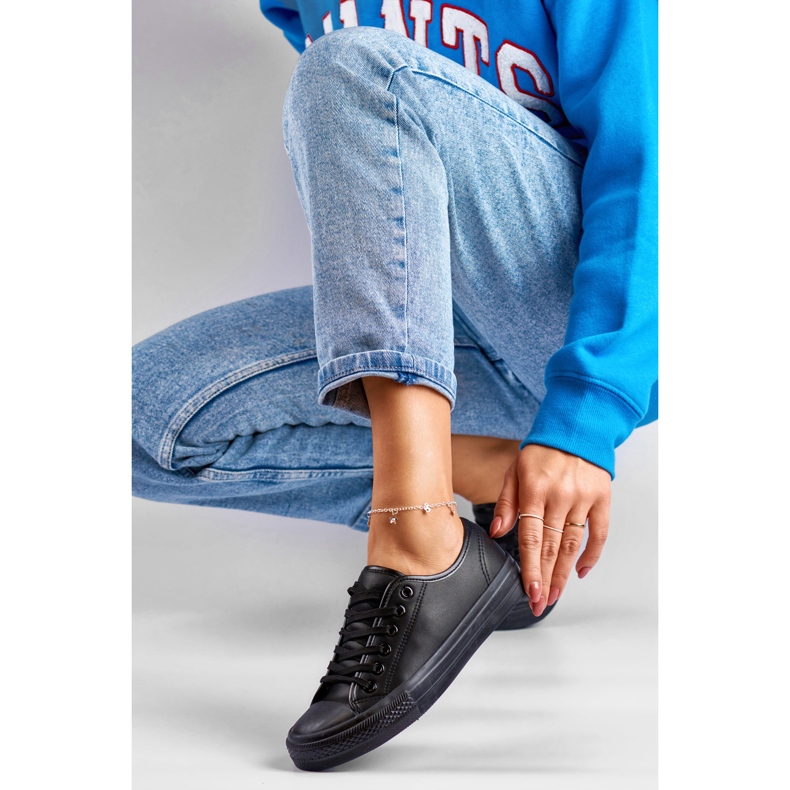 Baskets femme en éco-cuir avec semelle noire 1