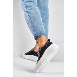 Baskets noires sur une plate-forme basse le noir 2