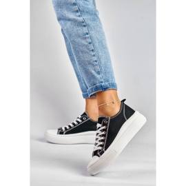 Baskets noires sur une plate-forme basse le noir 3