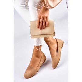 Chaussures plates en daim beige 5